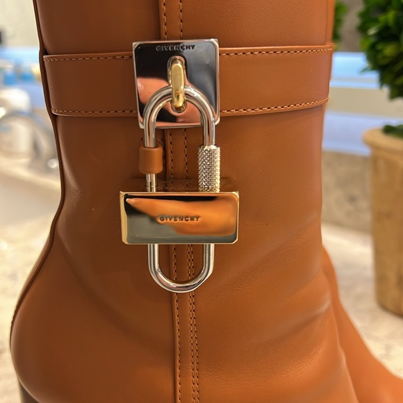 Givenchy women’s ankle boots - Picture 2 of 10